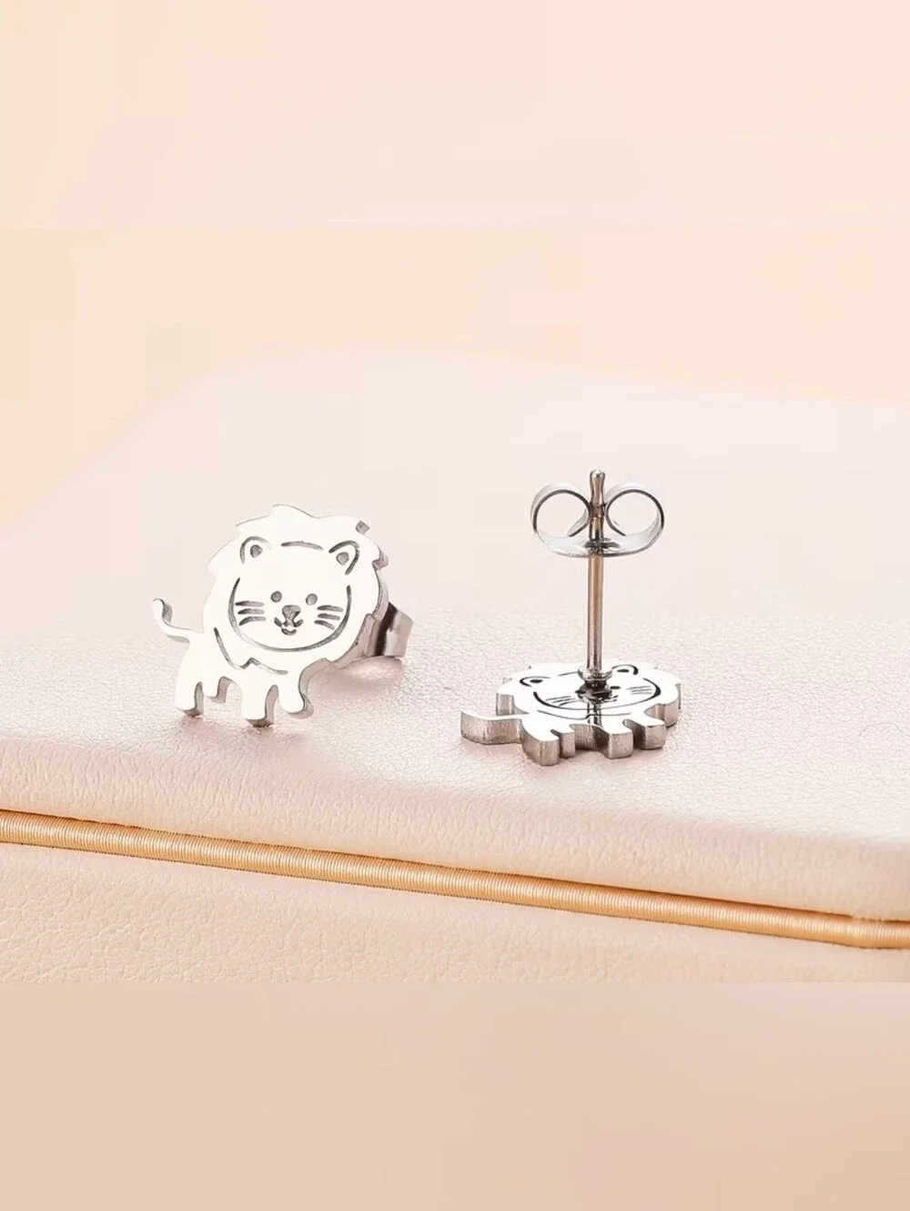 Nikki Picks Jewelry cute lion